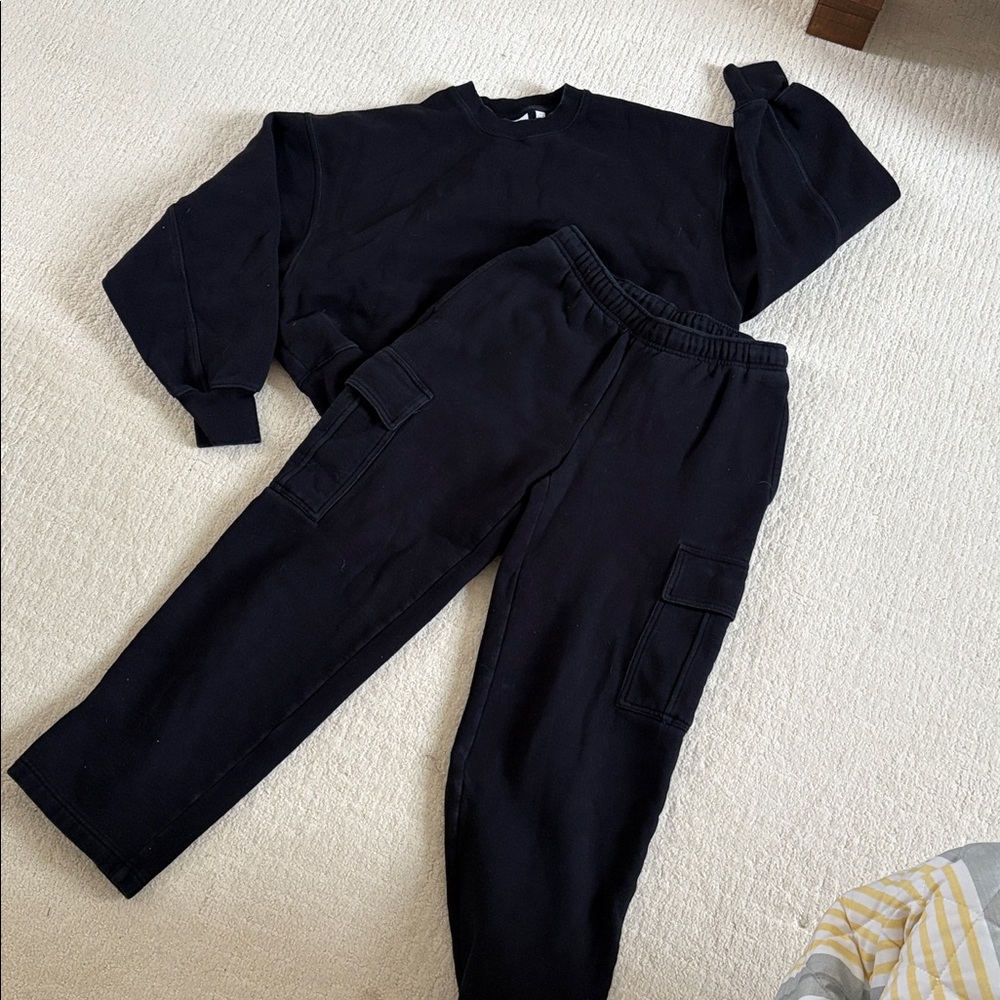 Aritzia Black Sweatfleece Crewneck Sweatshirt and Sweatpants set